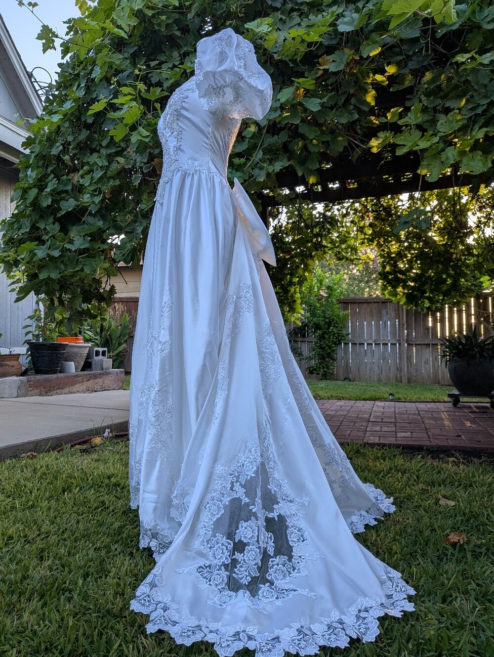 San Martin International White Lace Bridal Ballgown Dress with Puff Sleeves #10 - Picture 5 of 9